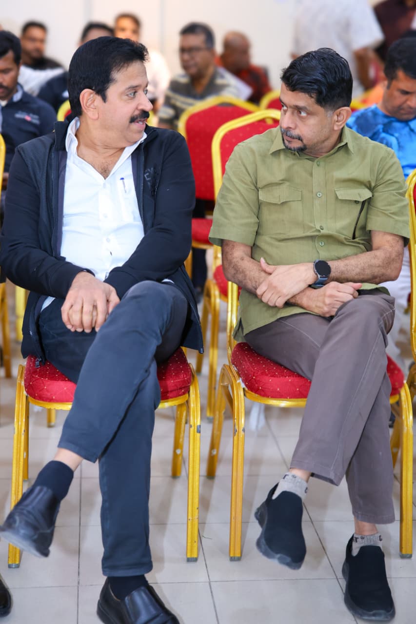 Casual discussion during community event