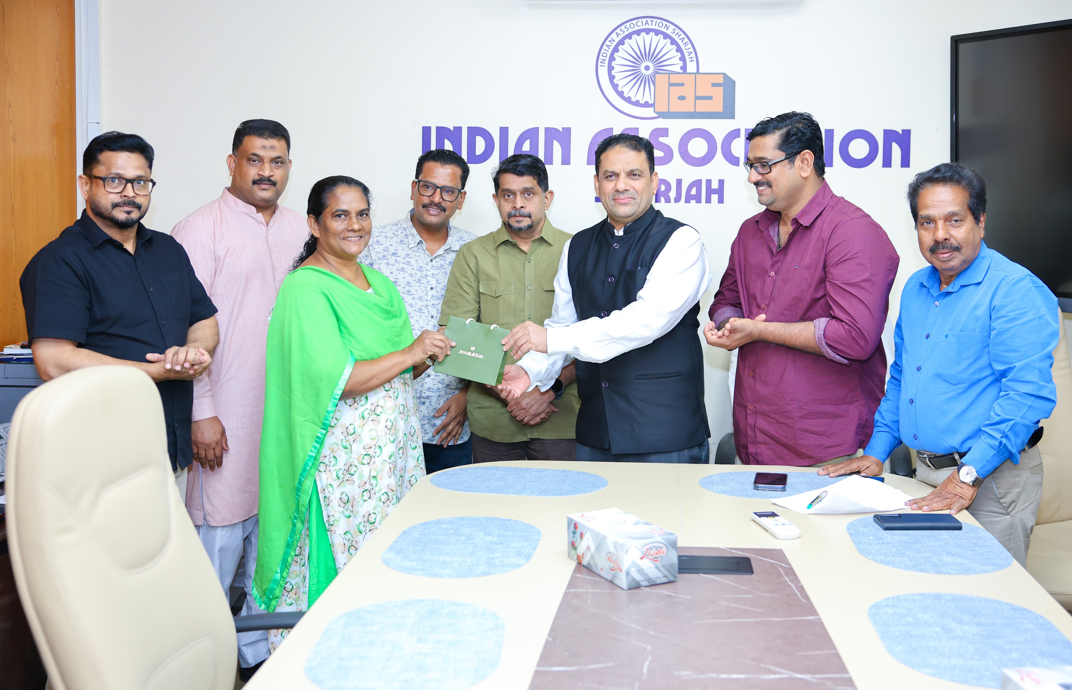 Nomral gift handover ceremony at IAS office